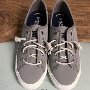 Sperry Women's Crest Vibe sneaker in gray.